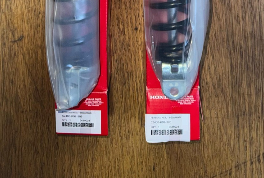 Honda PCX 125 PCX PCX 150 Rear Shock Absorber Set 2018 - 2020 NOS 52400-K97-701