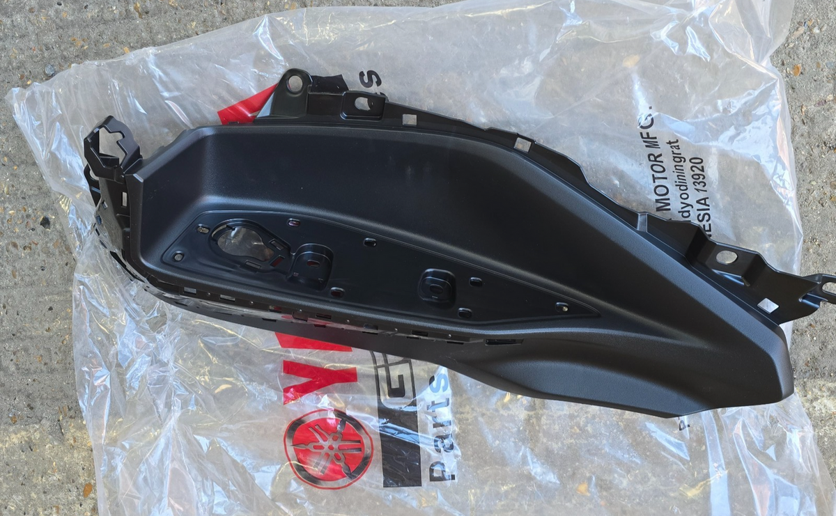 Genuine Yamaha XMAX 300 2023+ Footrest 2 Board BKA-F7488-00