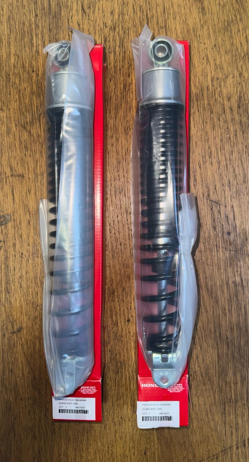 Honda PCX 125 PCX PCX 150 Rear Shock Absorber Set 2018 - 2020 NOS 52400-K97-701